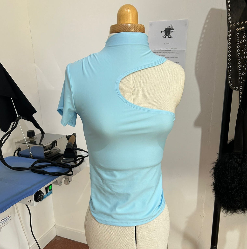CUT OUT LYCRA TOP