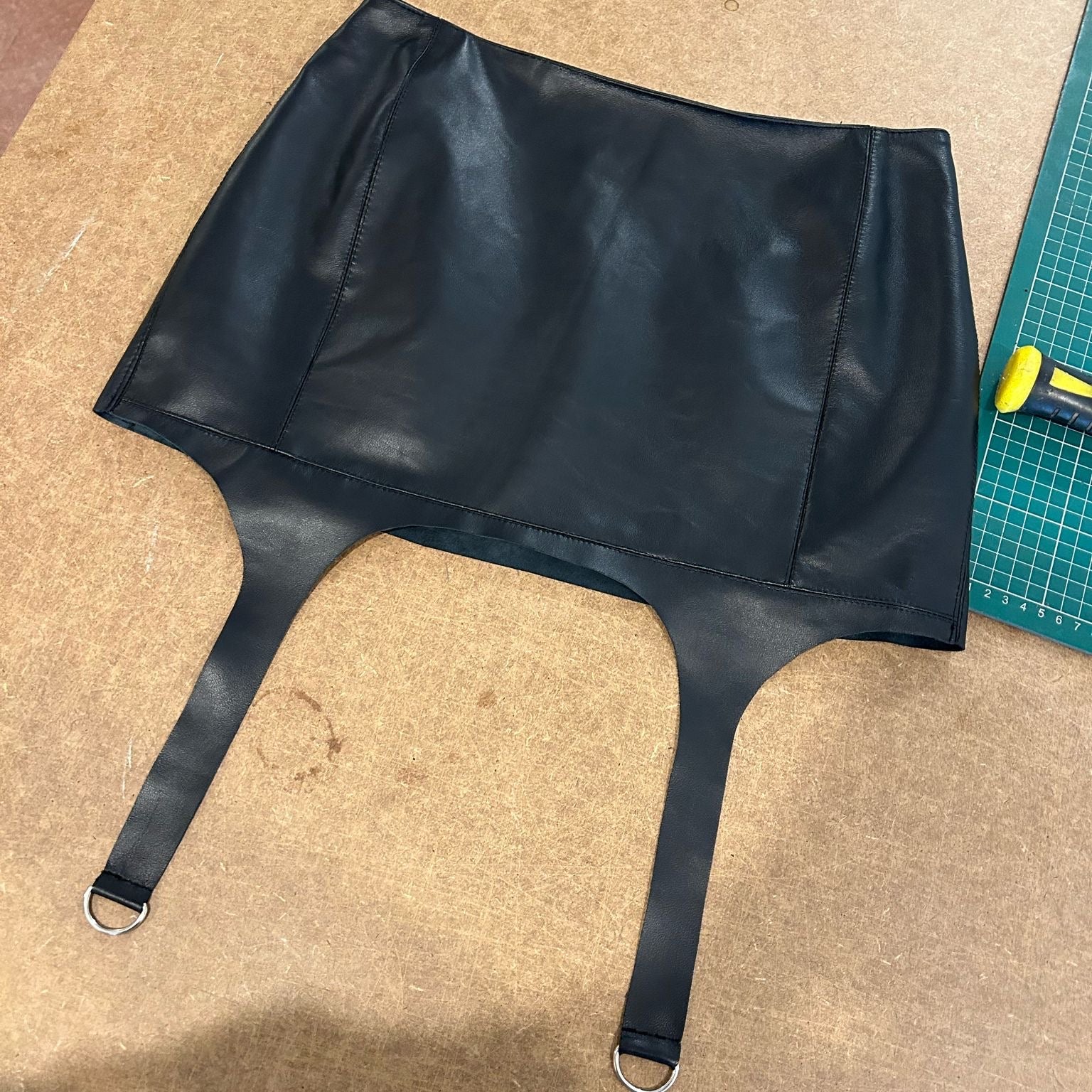BLACK SUSPENDER MINI