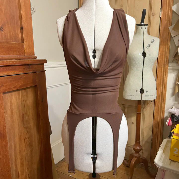HOODED SUSPENDER TOP