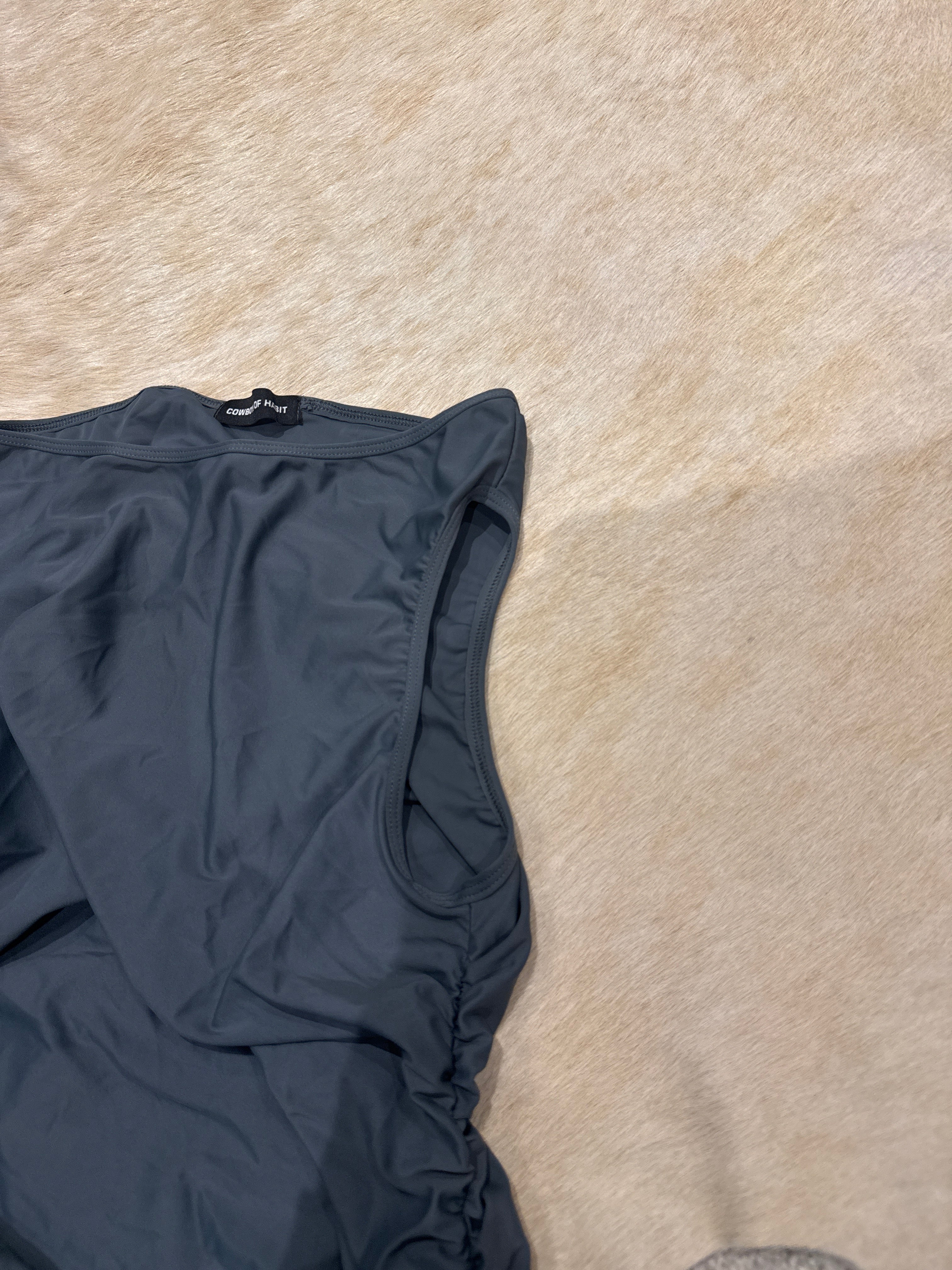 HIP CUT OUT SKIRT