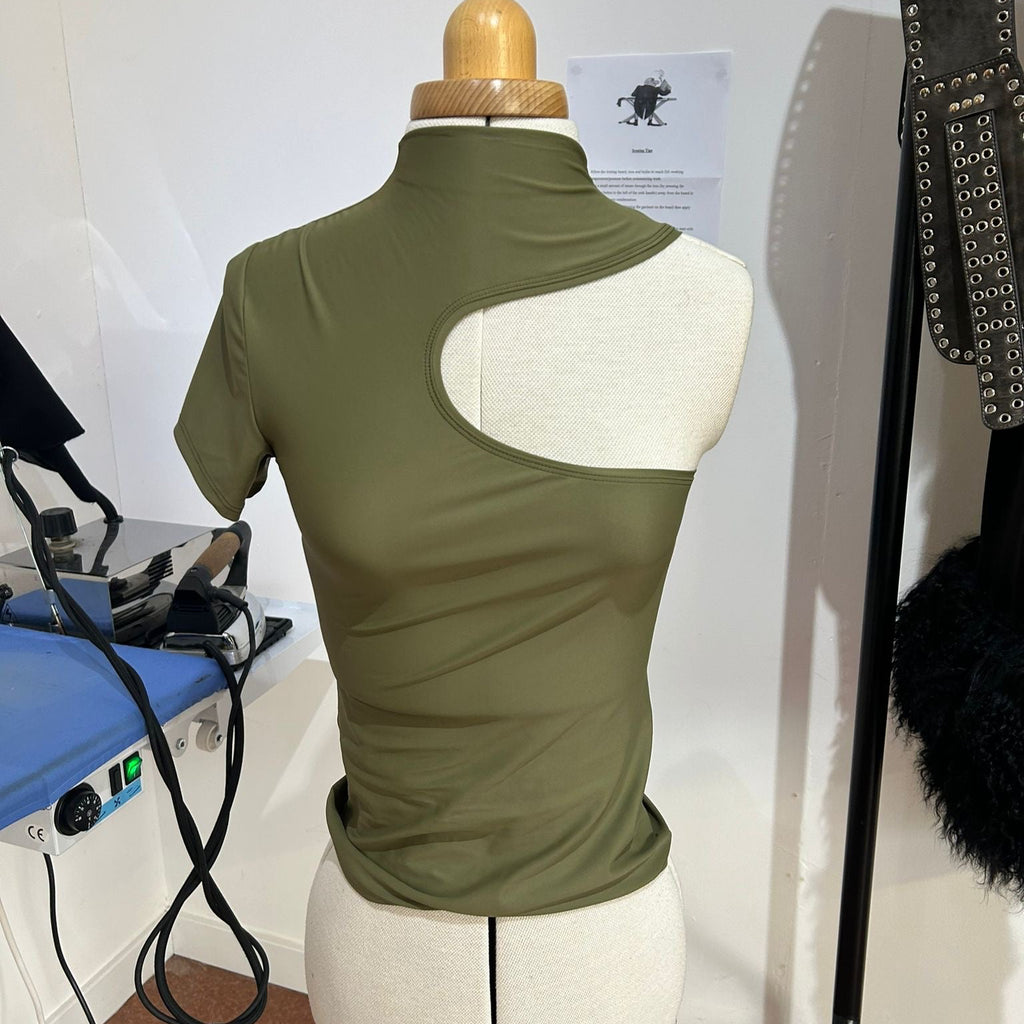 CUT OUT LYCRA TOP