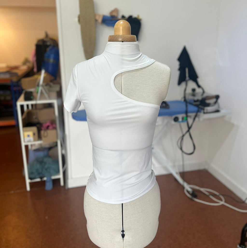 CUT OUT LYCRA TOP