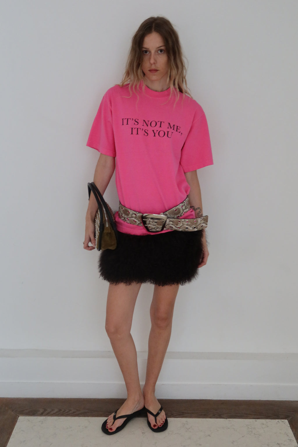 IT'S NOT ME TEE - PINK